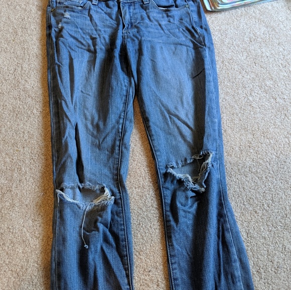 Distressed skinny jeans - Picture 3 of 4